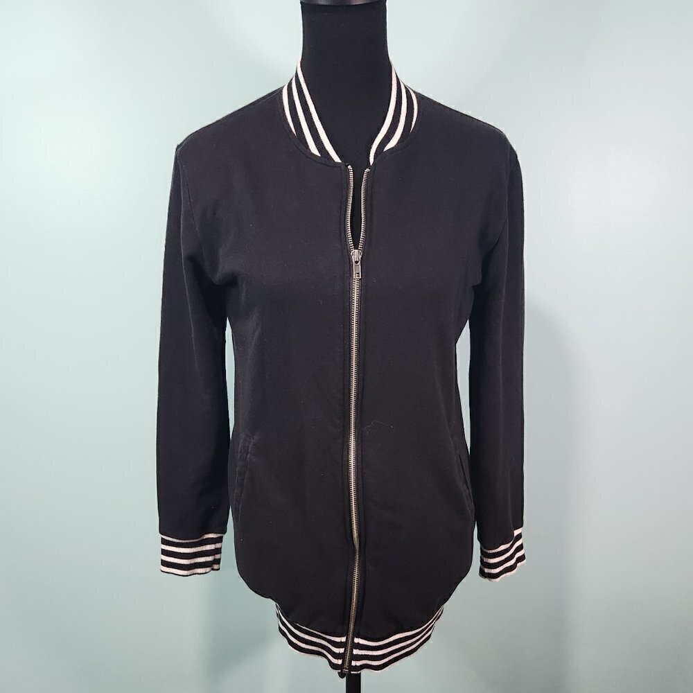 Almost Famous Zip Up Sweater Jacket Medium
Lot F